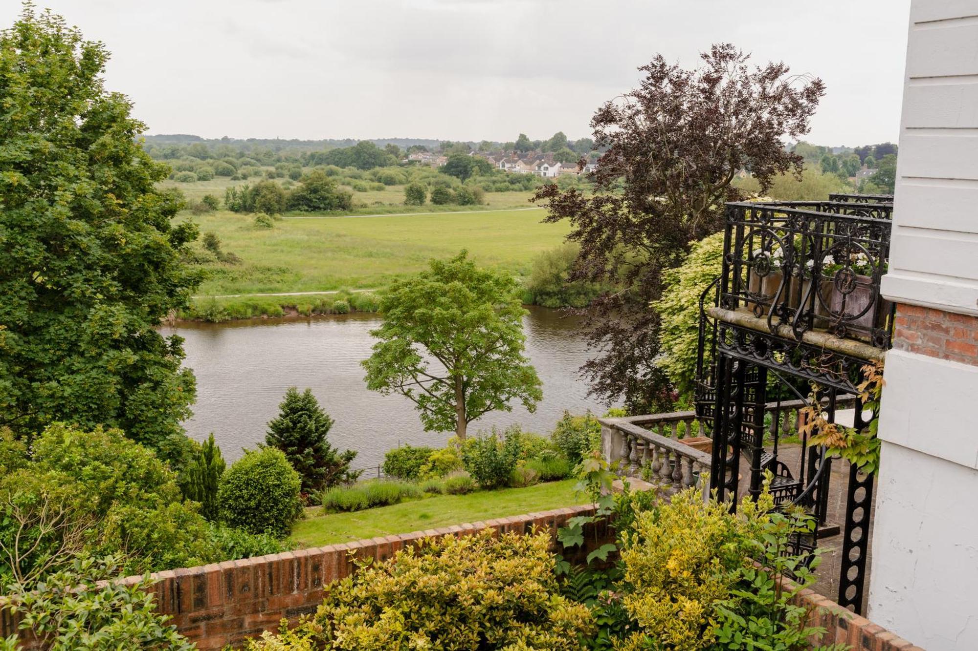 Well Presented 2 Bedroom Chester Cottage With Great River Views Esterno foto