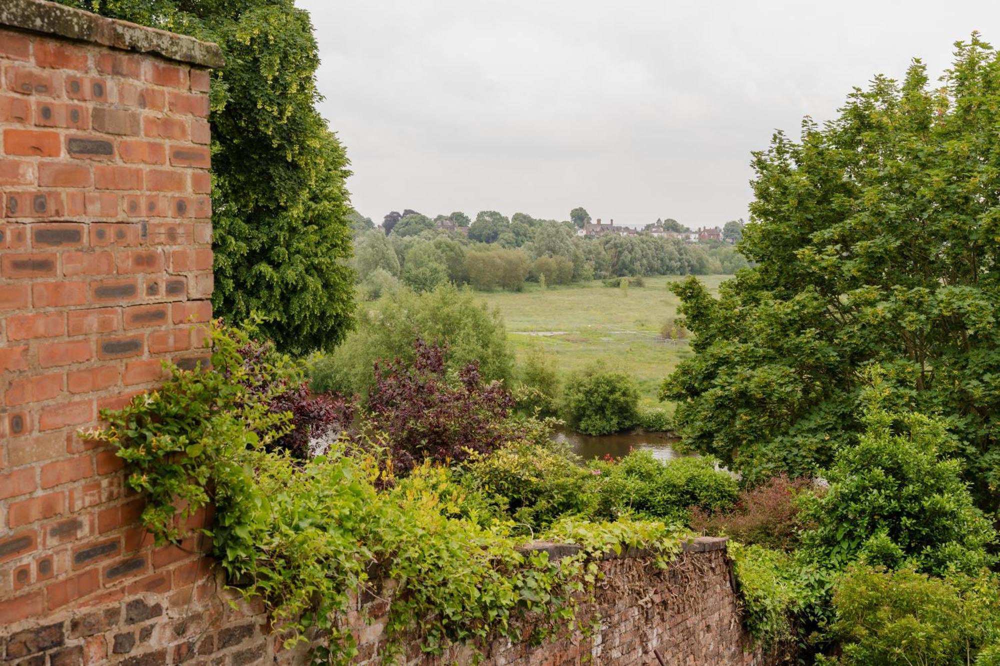 Well Presented 2 Bedroom Chester Cottage With Great River Views Esterno foto